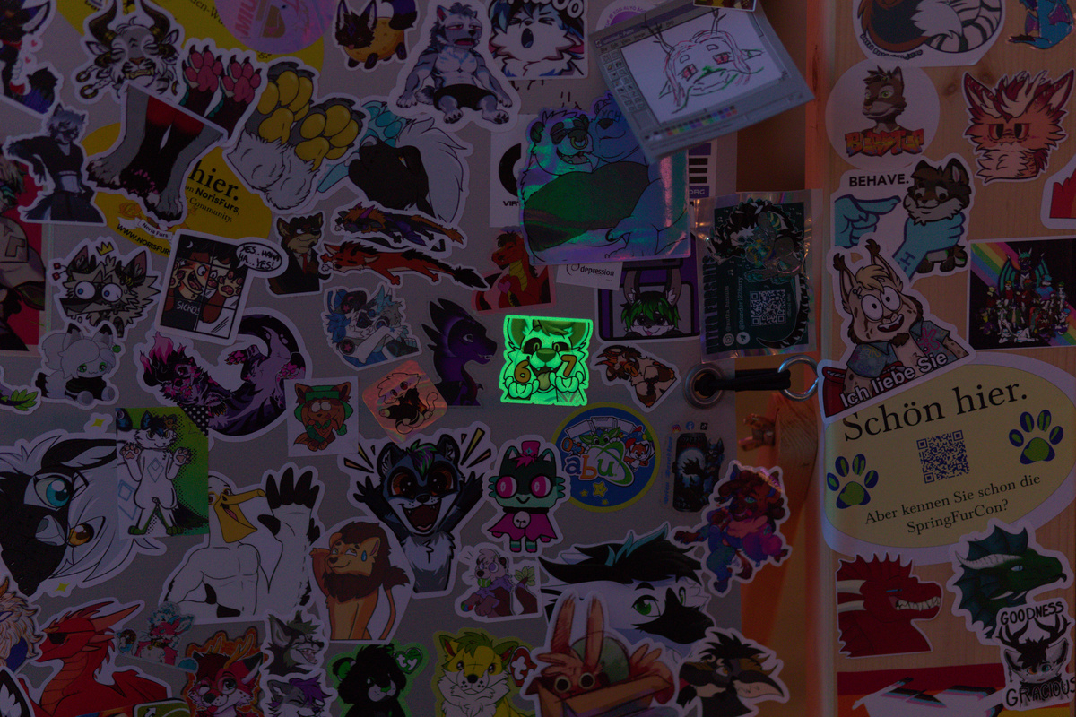 Sticker wall: glow in the dark 6-7-meme sticker